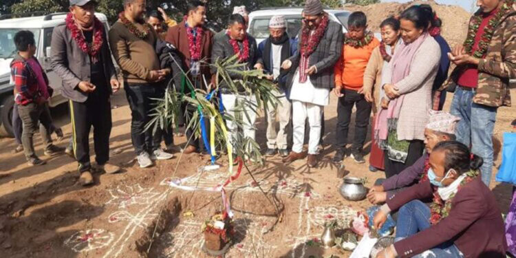 जनता माबि कान्चिराङ्गमा बन्ने ४ कोठे पक्की भवनको शिलन्यास