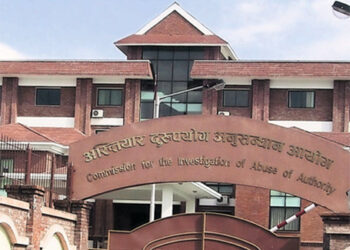 औषधि विभाग विराटनगरका अधिकृत घुससहित रङ्गेहात पक्राउ