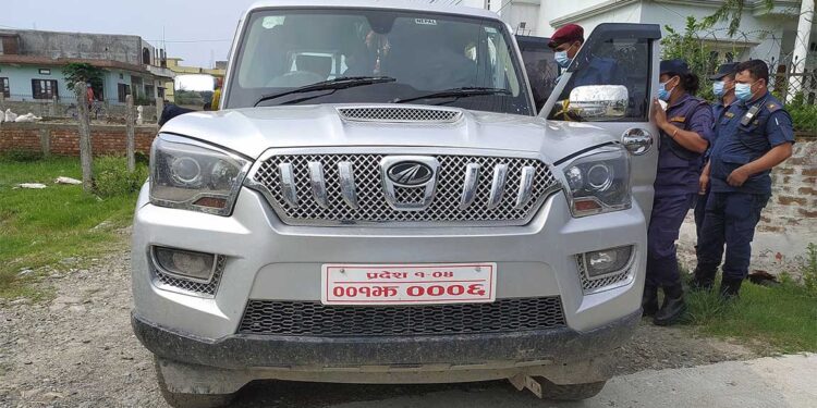 सरकारी गाडीभित्र चालकको मृत्यु