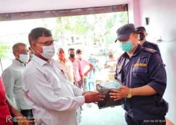 सजिलो कृषि सहकारीद्धारा माक्स र सेनिटाइजर वितरण