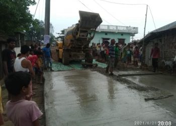 भगवानपुरमा उपभोक्ताले ठेकेदार सिंहसंग काम गराएर पैसा नदिए पछी पत्रकार गुहार्दै ठेकेदार