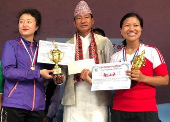 व्याडमिन्टन च्याम्पियनहरु संग मेयर