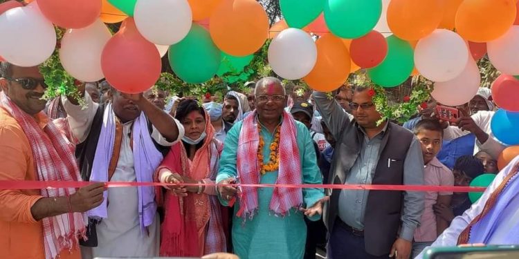 मन्त्री साहले रम्पुरामा गरे सामुदायिक भवनको उदघाटन