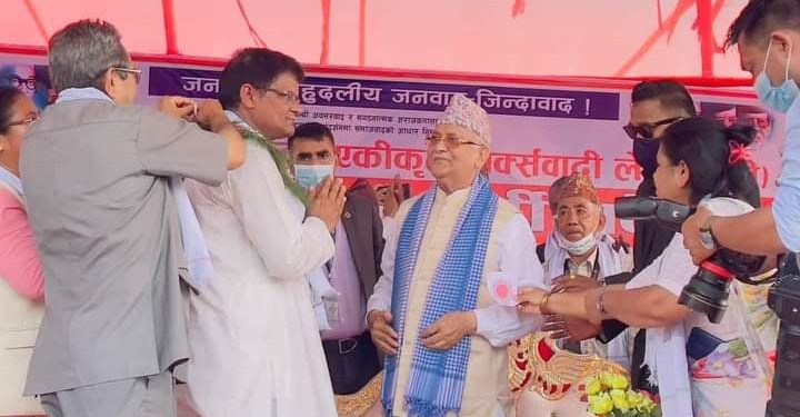 भोक्राहा नरसिंहका पालिका अध्यक्ष महेन्द्रलाई ओलीले लगाइयो रातो टीका