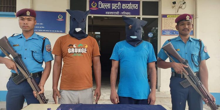 ठुलो मात्रामा लागु औषध सहित दुई जना नवलपरासी प्रहरीको फन्दामा !