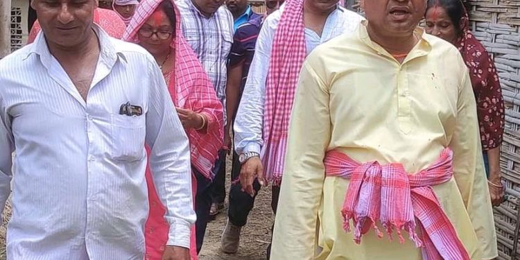 घरदैलोमा केदार भण्डारीलाई पूर्व मेयरदेखि सांसदको साथ