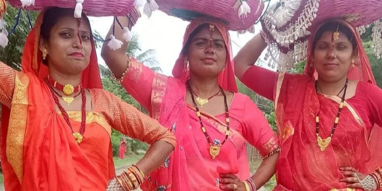 सुनसरीमा महिलाहरुले बट सावित्री पर्व मनाइयाे