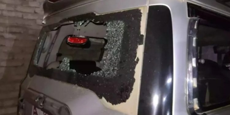 गाउँपालिका अध्यक्षका छोराले गरे सरकारी गाडीको ताेडफाेड