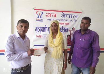 सन नेपालका प्रबन्धक उपेन्द्र नारायण महतोद्वारा पीडित महिलालाई १४ लाख सहयोग