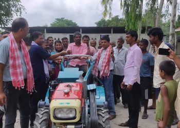 भोक्राहा नरसिंहकाे बलुवाटारमा कृषि उपकरण वितरण