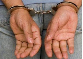 हत्तकडी सहित भागेका चाैधरी पक्राउ