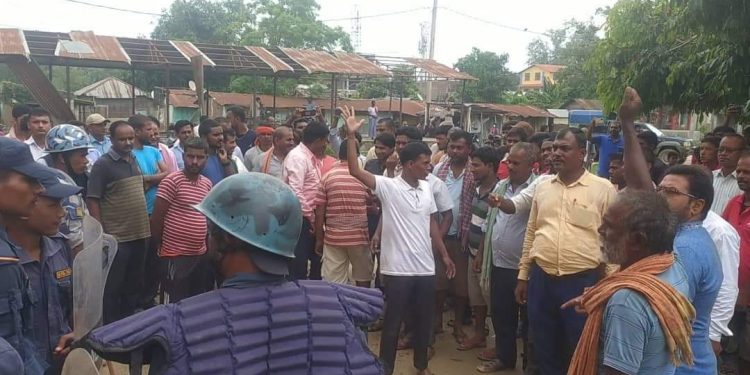 सिरहाको भगवानपुर गाउँपालिकामा तलाबन्दी गर्ने करार कर्मचारीको चेतावनी