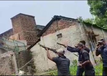 सप्तरीमा अबैध सामान पक्राउ गर्न खोज्दा स्थानियबासी र प्रहरीबिच झडप