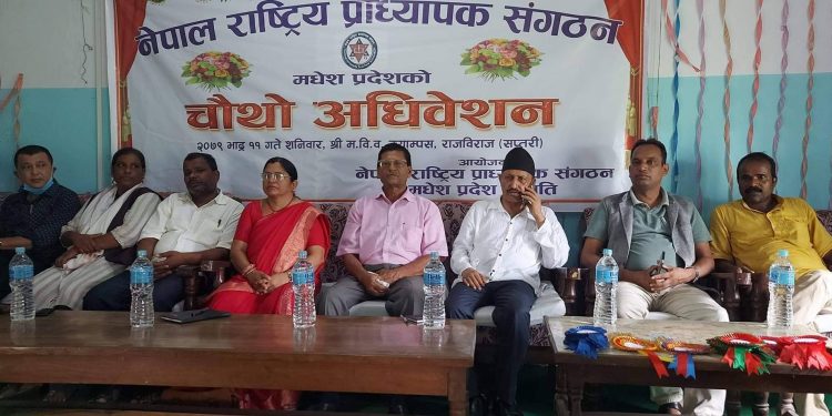 प्रधानमन्त्री बन्नको लागी मात्र एकता गरेको आरोप