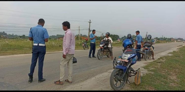 सिरहामा ट्राफिक चेकिङ्गमा कडाई