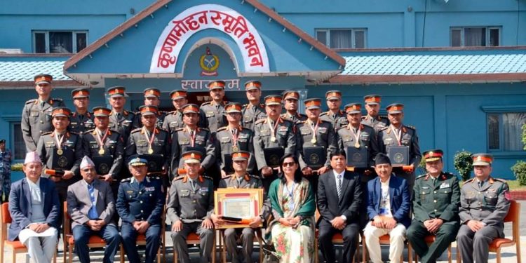 सशस्त्र प्रहरी महानिरीक्षक राजु अर्याल द्वारा एपीएफ कमाण्ड तथा स्टाफ कोर्ष समापन