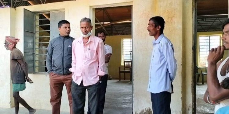 विद्यालयको प्रधानाध्यापकमा श्रीमतीको सट्टा श्रीमान भेटिएपछि…