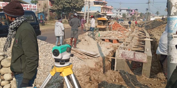 सांसद चौधरीको पहल पछि हुलाकी सडक निमार्ण योजनाको कामले गति लियो