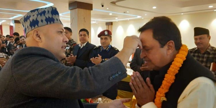 संघीय सांसद चौधरीद्धारा बिकासका लागि राष्ट्र सेवक कर्मचारीहरुसँग बहस