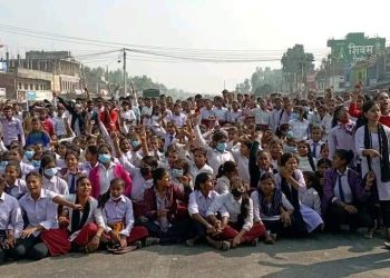 सप्तरीमा टिपरकाे ठक्करबाट छात्राकाे मृत्युु , राजमार्ग अवरुद्घ ,अवस्था तनावग्रस्त