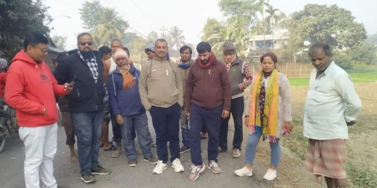 सडक गुणस्तरहीन भएकाे समाचार आएपछि राजनीतिक दलहरूकाे संयुक्त स्थलगत निरीक्षण