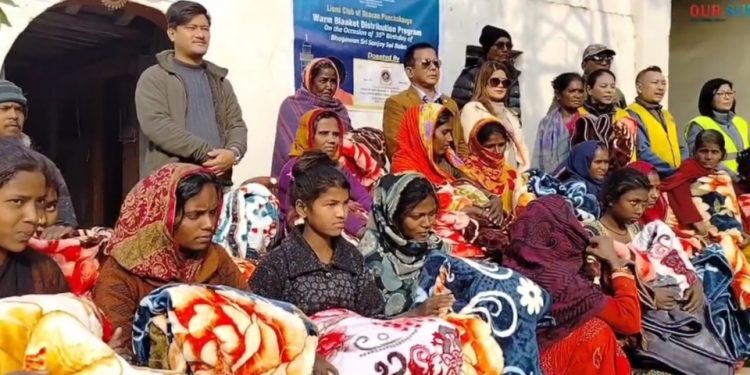 इनरुवामा विपन्न परिवारलाई कम्बल वितरण