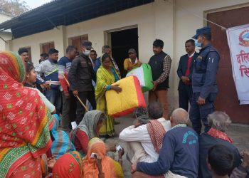 चिसाेबाट जाेगिन गरिब ,बिपन्नलाइ फाइबरकाे सिरक वितरण