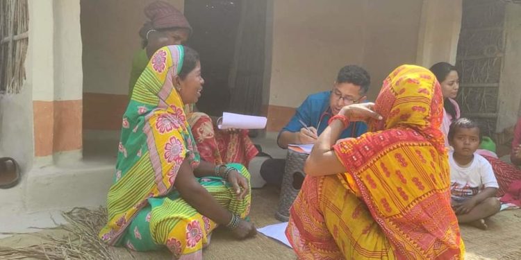 गाउँ घरमा डाक्टर देेवराज घिमिरेको क्रेज बढ्दै