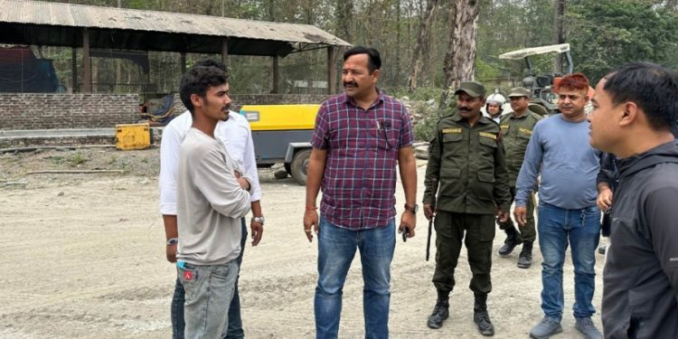 इटहरी उपमहानगरद्वारा ठेकेदार कम्पनीको गाडी नियन्त्रणमा