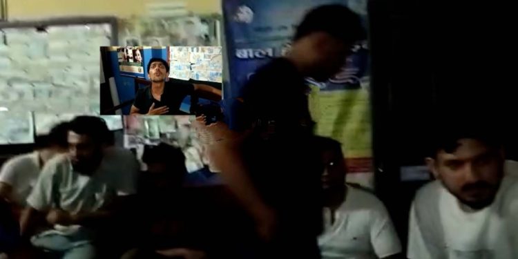 डिआईजीको सालो हुँ भन्दै प्रहरीमाथि तथानाम गालीगलौच गरेपछि