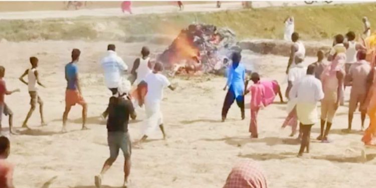 यस्तो चेला(शिष्य) जसले गुरुको चित्तामा हाम फालेर त्यागे ज्यान