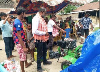 किसानलाई कृषि उपकरण