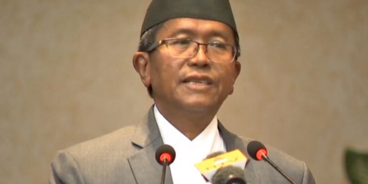 सोसल मिडियामा आफ्नै हाकिमको विरुद्धमा मनपरी