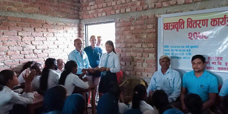 सरस्वती माविमा छात्रवृती वितरण