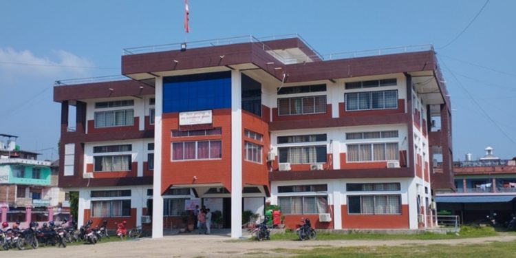 टीकापुरमा कार्यपालिकाको निर्णय उल्ट्याइ दिए हाकिम ?