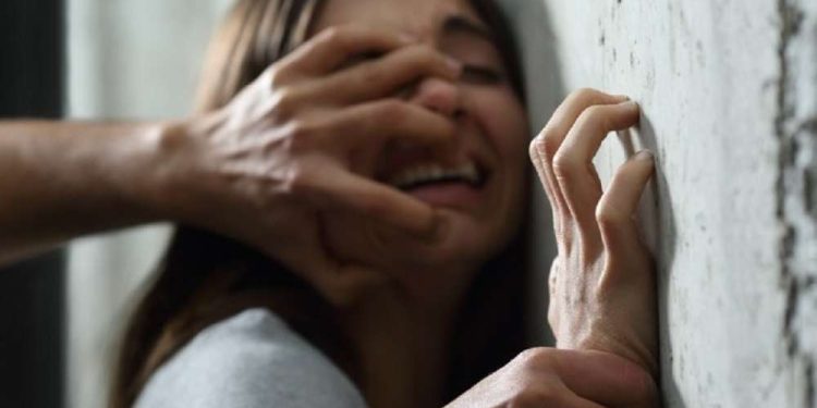 इलाम घुम्न आएकी युवतीलाई प्रेमीको साथीले गरे बलात्कार