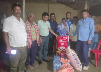 भाेक्राहा नरसिंहका अध्यक्ष अजमल अख्तरद्वारा पीडित परिवारलाई निरन्तर सहयोग