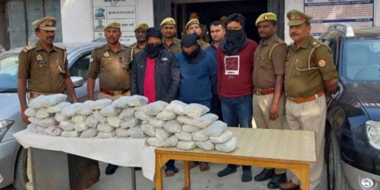 प्रहरीको मिलाेमताेमा तस्करी,ठूलो परिमाणमा चरेस बरामद