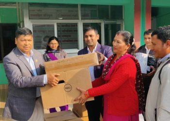 सामुदायिक विद्यालयहरुलाई कम्प्युटर र प्रिन्टर वितरण