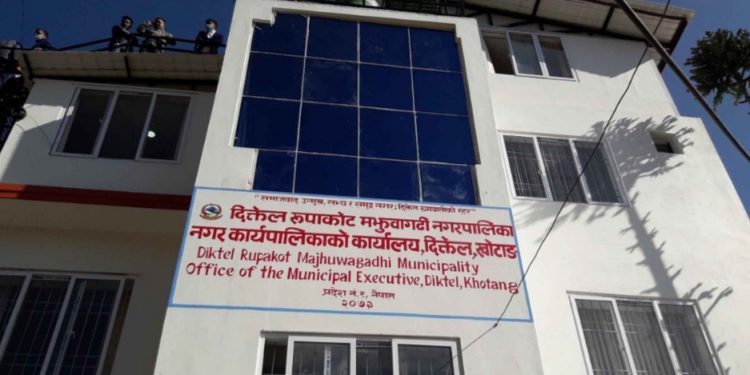 अख्तियारको टोलि नगरपालिकामा पुग्दा धेरैजसो कर्मचारी भागे