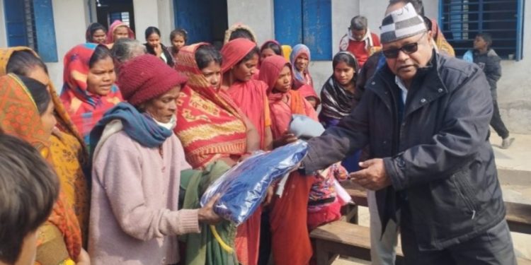 मुसहर बस्तिका परिवारलाई न्यानो कपडा वितरण