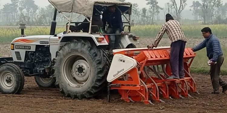 मकै खेतीमा ५० प्रतिशत लागत घटाउने आधुनिक कृषि औजार प्रर्दशन