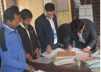 सामुदायिक विद्यालयको अनुगमन , शिक्षकहरु उपस्थित भएपनि हाजिरि नगरेको पाईयो ?