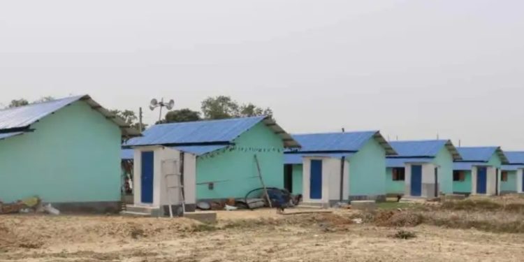 औराबनीस्थित विपन्न घरपरिवारलाई नयाँ घर निर्माण गरी हस्तान्तरण