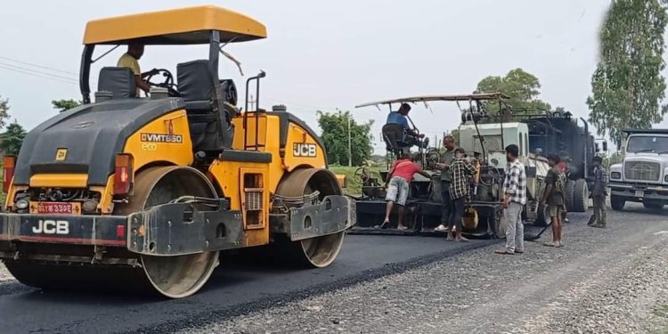 झुम्कालाई आर्थिक केन्द्र बनाउन आसपासका पालिकालाई जोड्ने पक्की सडक निर्माण तिब्र