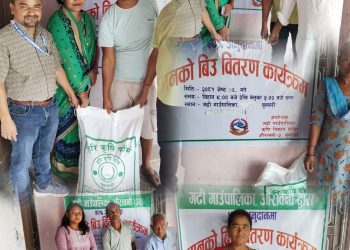 गढी गाउँपालिकामा किसानहरूलाई उन्नत जातका धान बीउ वितरण