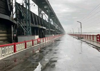 सप्तकोशीमा खतराको तह पार भएपछि उच्च सतर्कता अपनाउँदै ,कोशी ब्यारेजमा रातो झण्डा