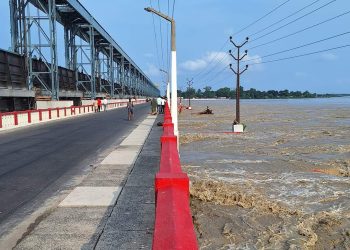 कोशीमा पाँच लाख क्युसेकभन्दा बढी पानीको बहाव: ५६ ढोका खुला, रेड अलर्ट जारी