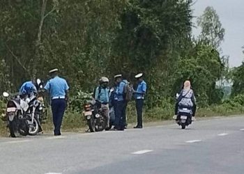 भन्टावारीमा ट्राफिक प्रहरीको लापरबाही र अवैध असुली : स्थानिय तथा भारतीय सवारी चालक असन्तुष्ट