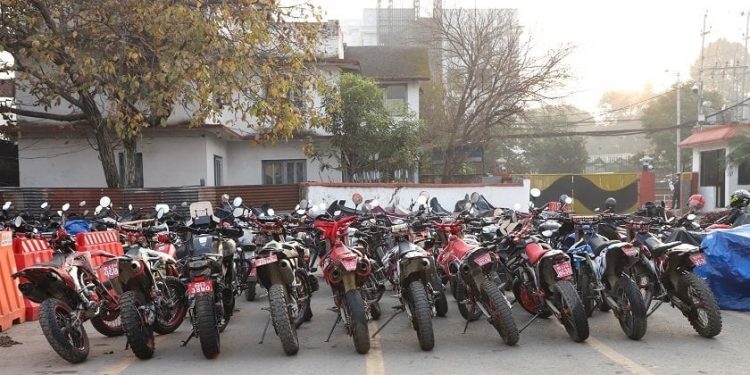 ध्वनि प्रदूषण गराउने ५२ वटा मोटरसाइकल ट्राफिक प्रहरीको नियन्त्रणमा